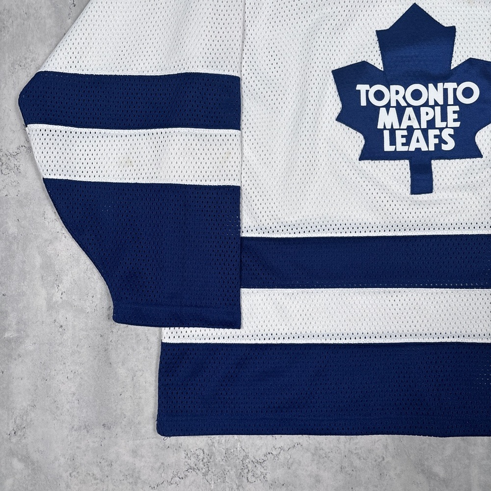 Vintage 90s CCM Toronto Maple Leafs Jersey - Picture 4 of 8